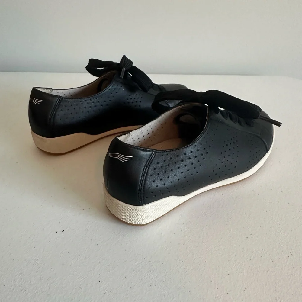 Women’s 37 Dansko Orli‎ Nappa Black Leather Lace Up Sneakers